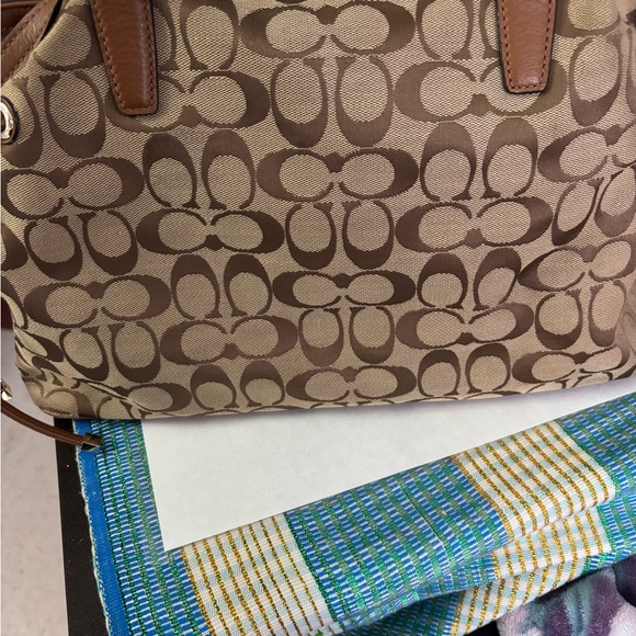 GUC Coach and Brown Shoulder Bag with Signature Design - Picture 9 of 12